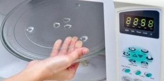 Lỗi đĩa lò vi sóng không quay được khắc phục bằng những cách này đĩa lò vi sóng không quay