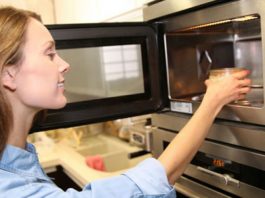 Khắc phục lỗi lò vi sóng bị đánh lửa đơn giản với những cách này sửa lò vi sóng bị đánh lửa