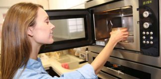 Khắc phục lỗi lò vi sóng bị đánh lửa đơn giản với những cách này sửa lò vi sóng bị đánh lửa
