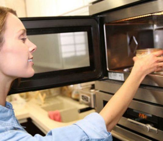 Khắc phục lỗi lò vi sóng bị đánh lửa đơn giản với những cách này sửa lò vi sóng bị đánh lửa